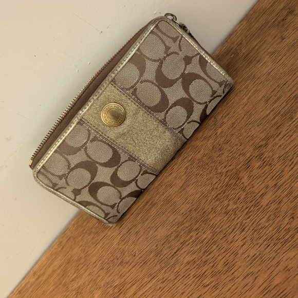 Coach Vintage Gold and Brown Signature Wallet - Picture 5 of 8